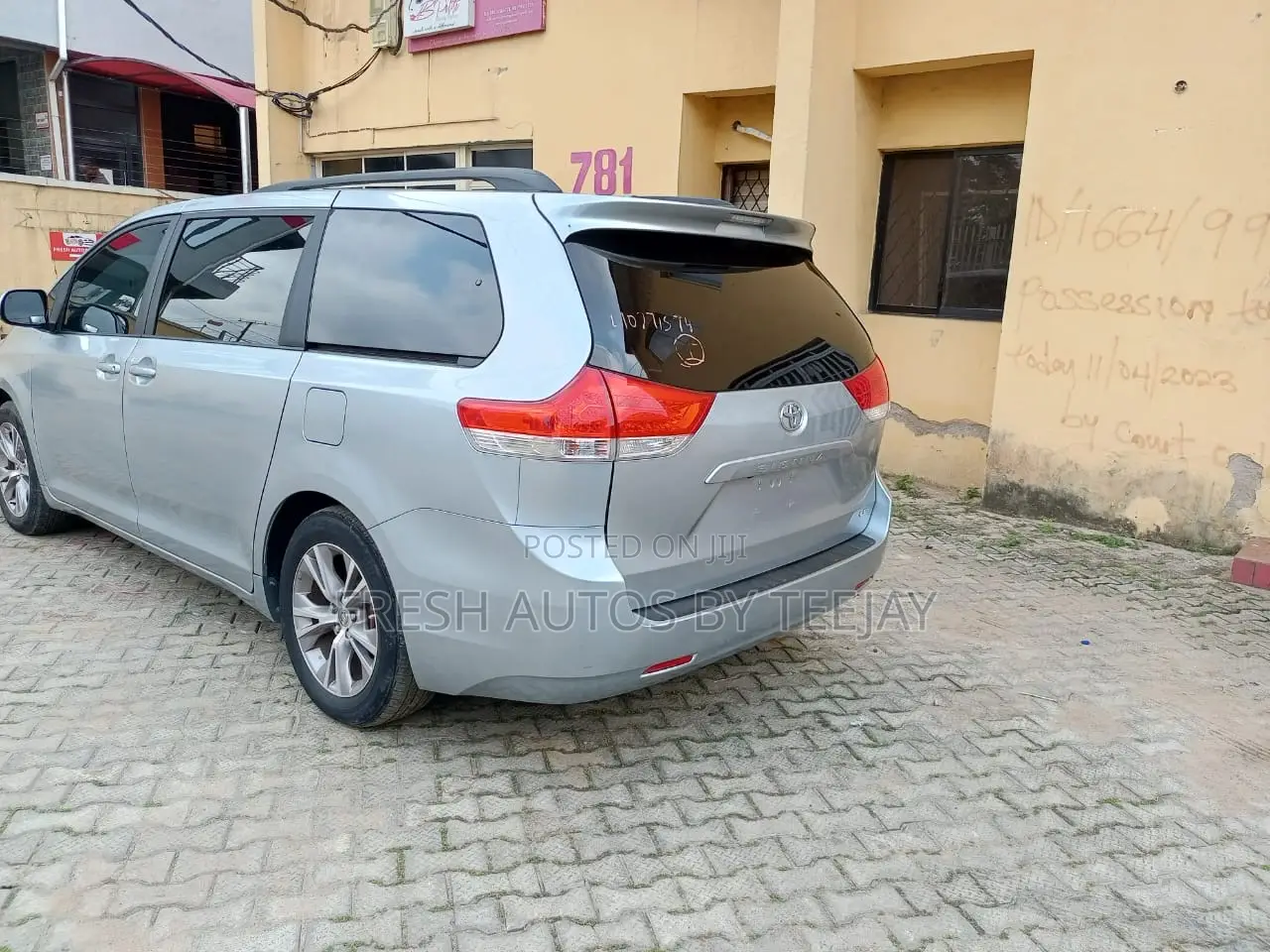 Toyota Sienna LE 8 Passenger 2011 Silver