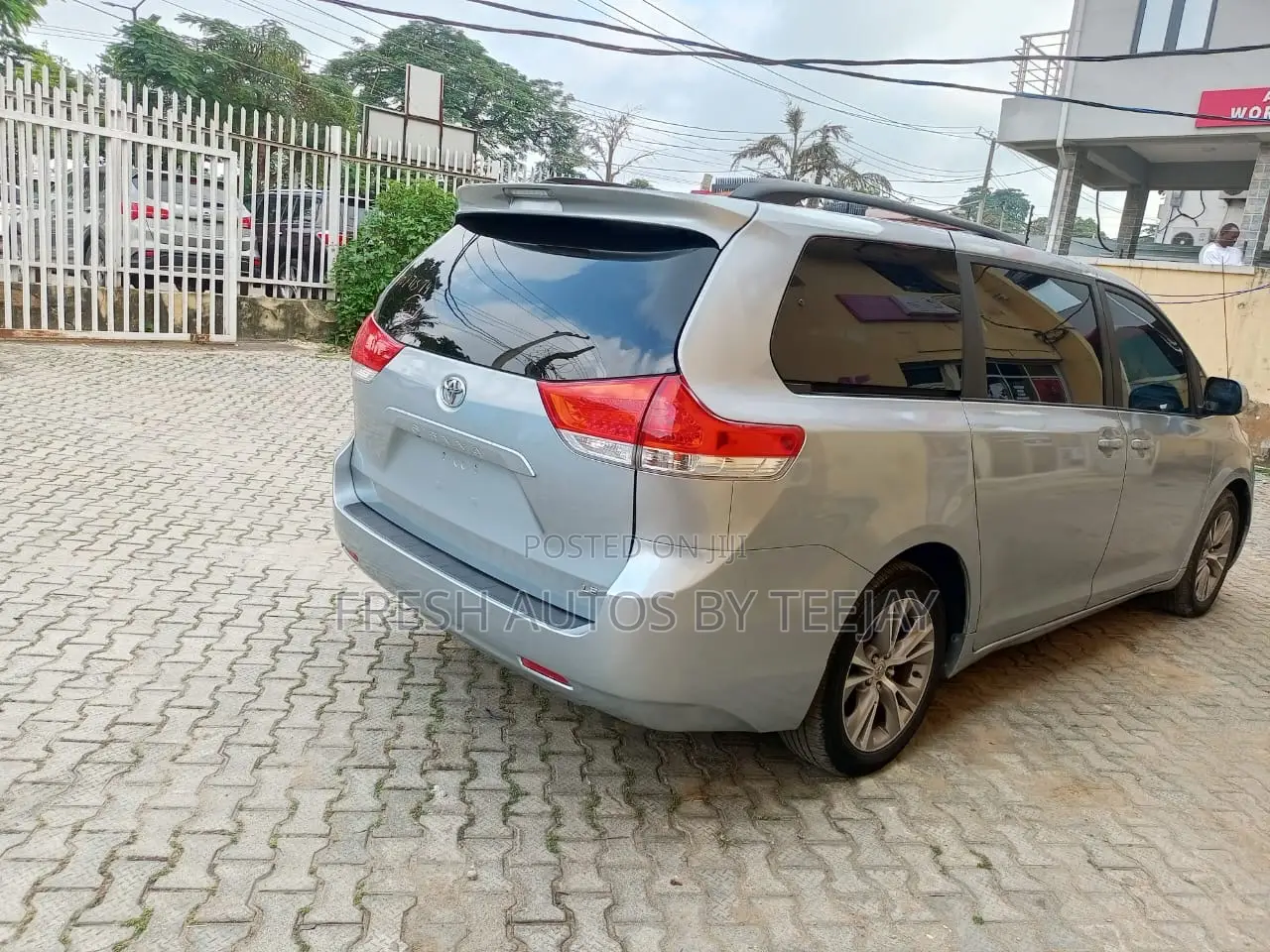 Toyota Sienna LE 8 Passenger 2011 Silver