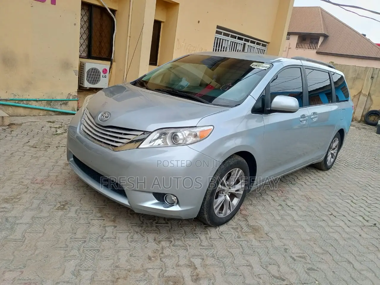 Toyota Sienna LE 8 Passenger 2011 Silver