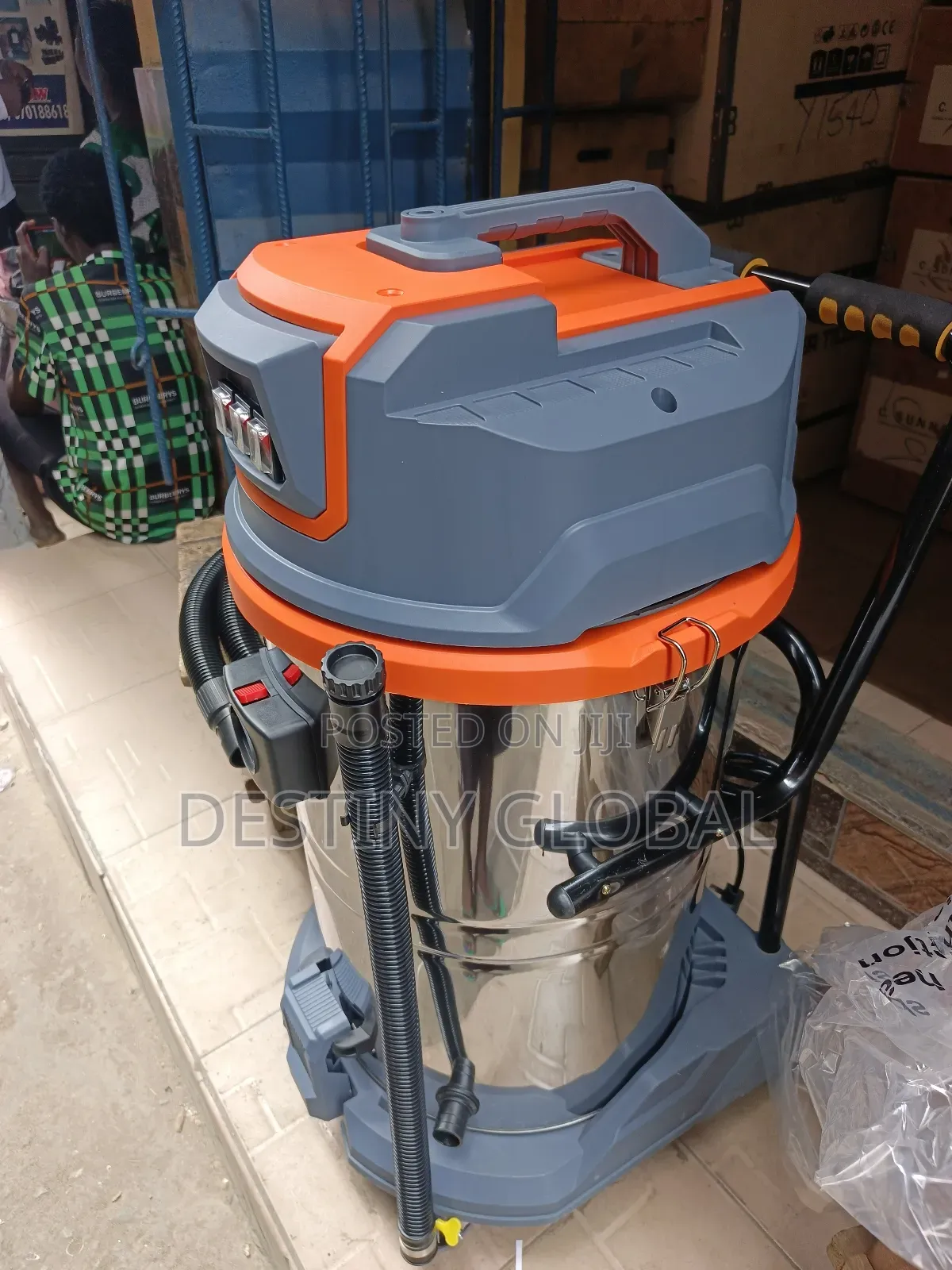 Vacuum Cleaner 80litres 3 Motors