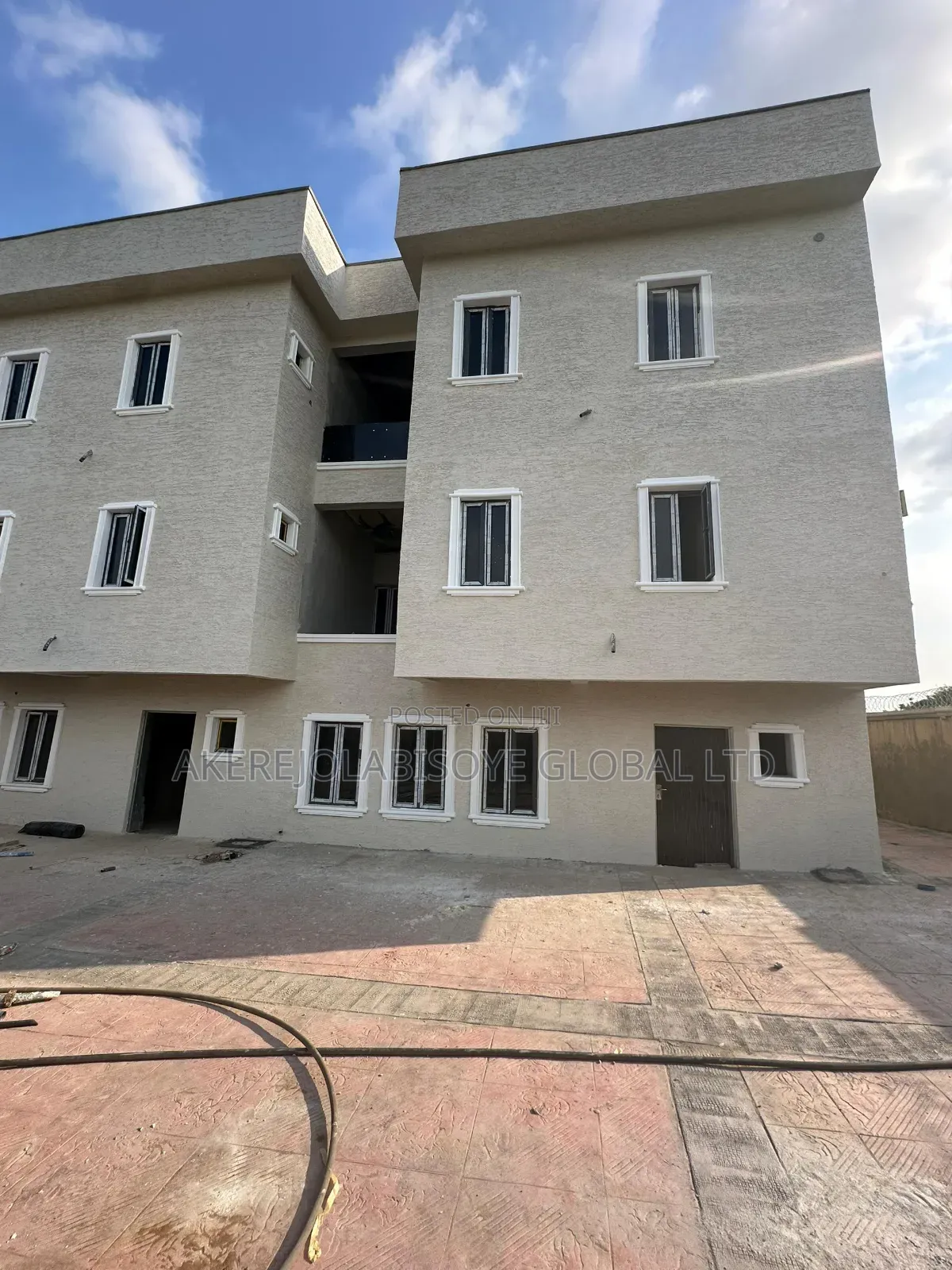 4bdrm Townhouse/Terrace in Katampe (7Min To for sale