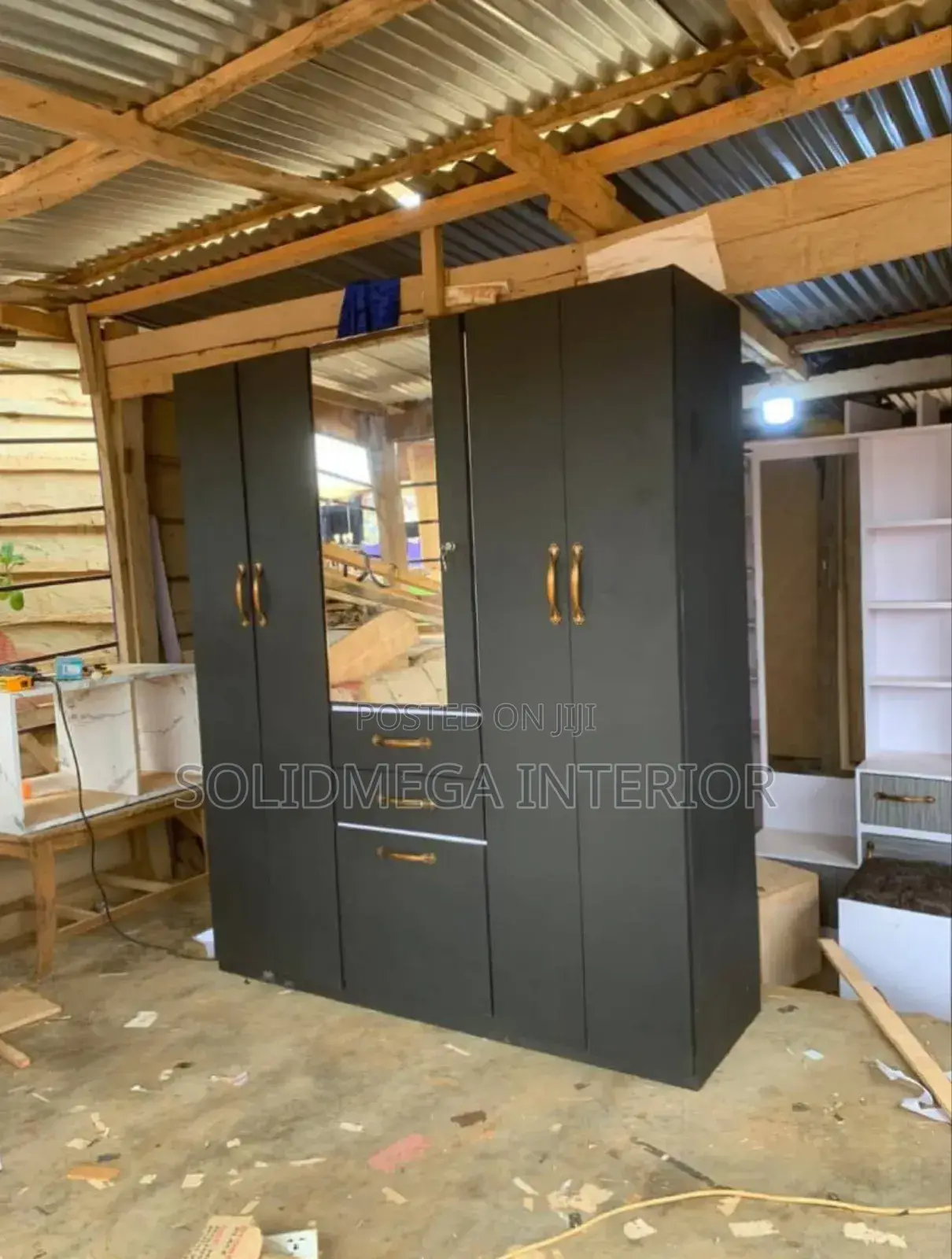 Megasoild Wallrobe