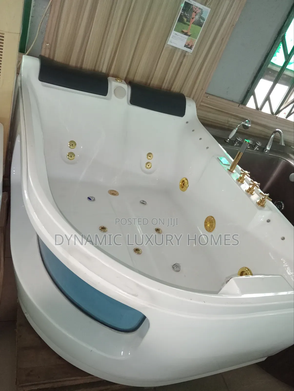 England Double Jacuzzi With Gold Jets