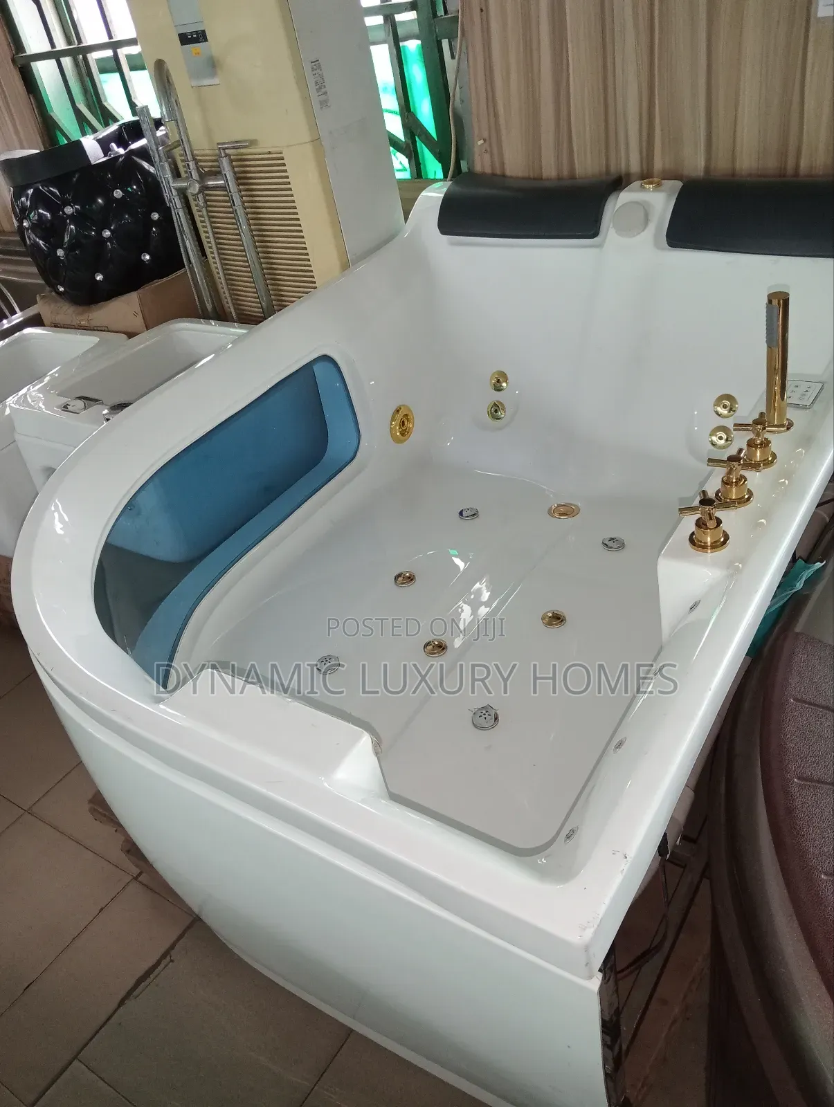 England Double Jacuzzi With Gold Jets