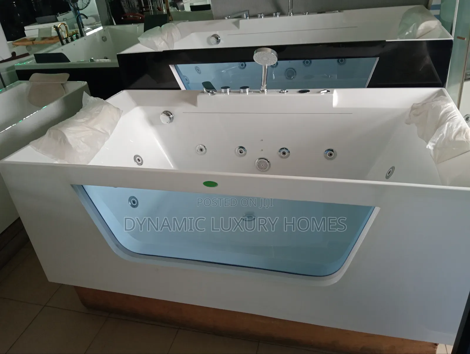 Luxury Single Waterfall Jacuzzi With Radio