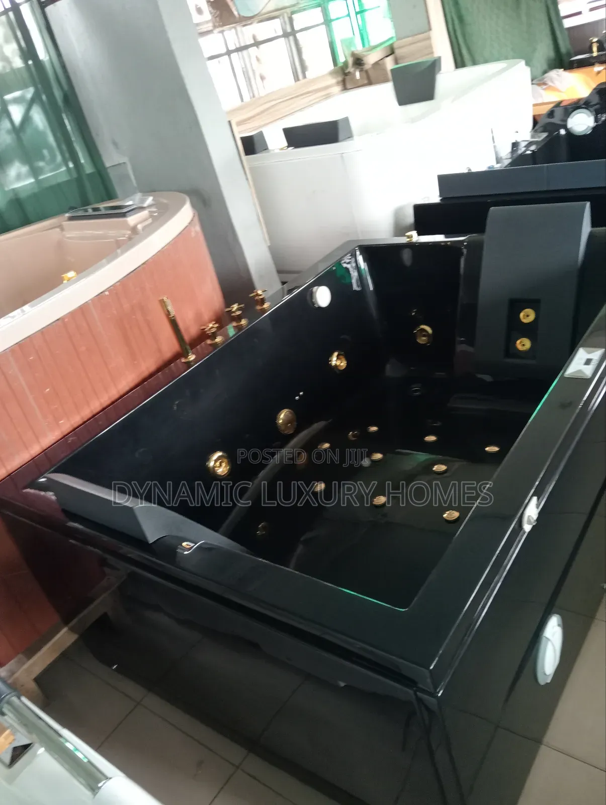 Executive Double Jacuzzi With Gold Jets, Radio And Massage