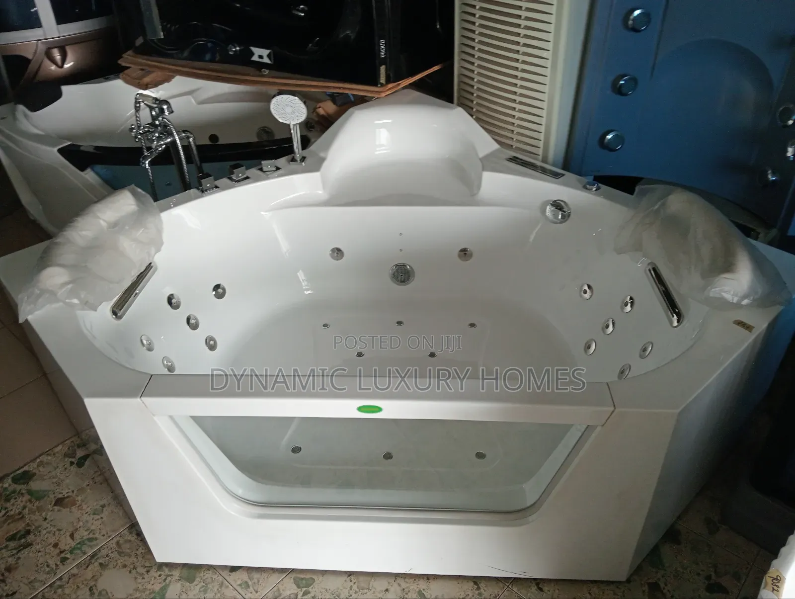England New Design Jacuzzi With Massage And Fm Radio