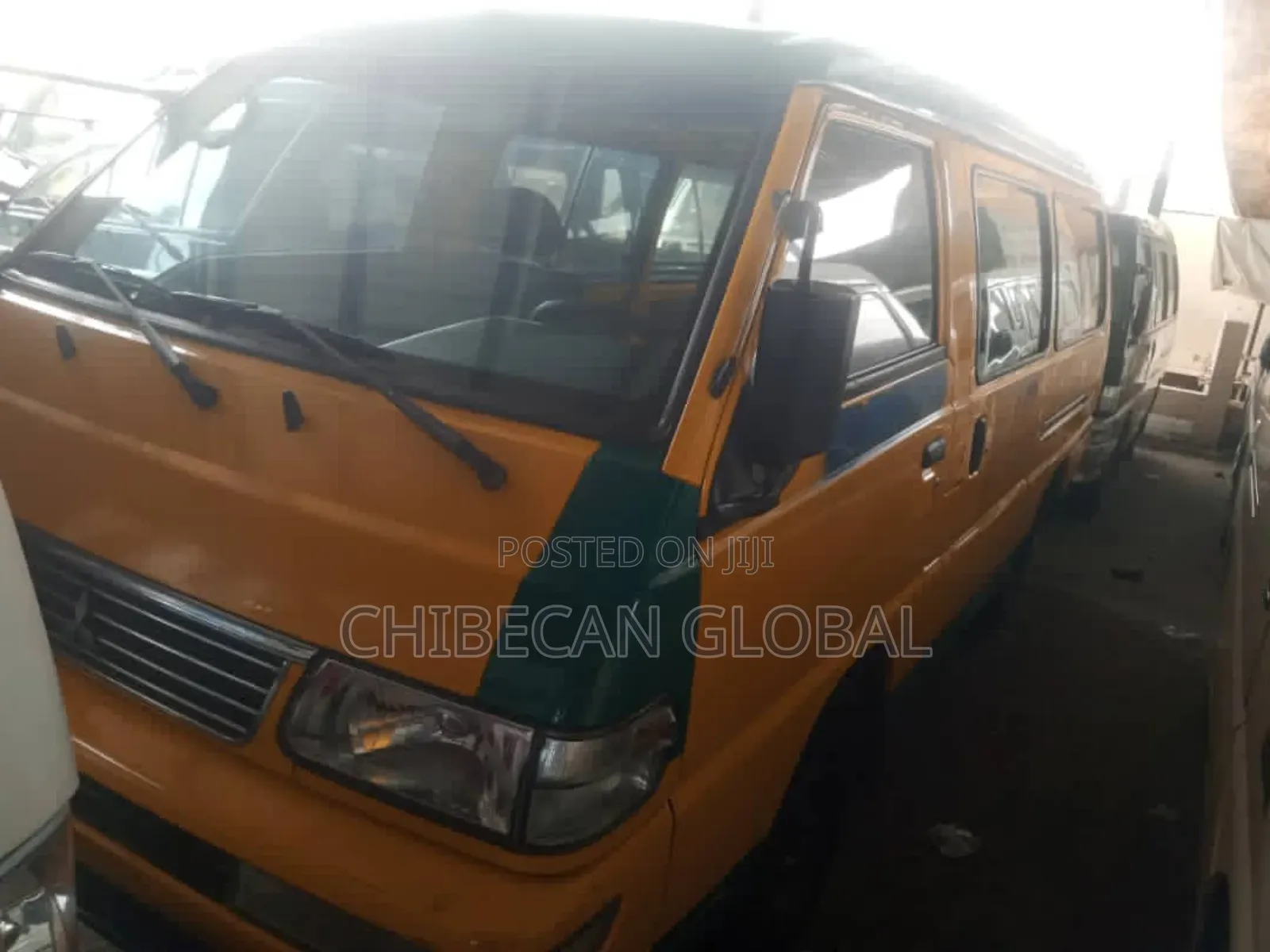 Mitsubishi L300 2010 Yellow