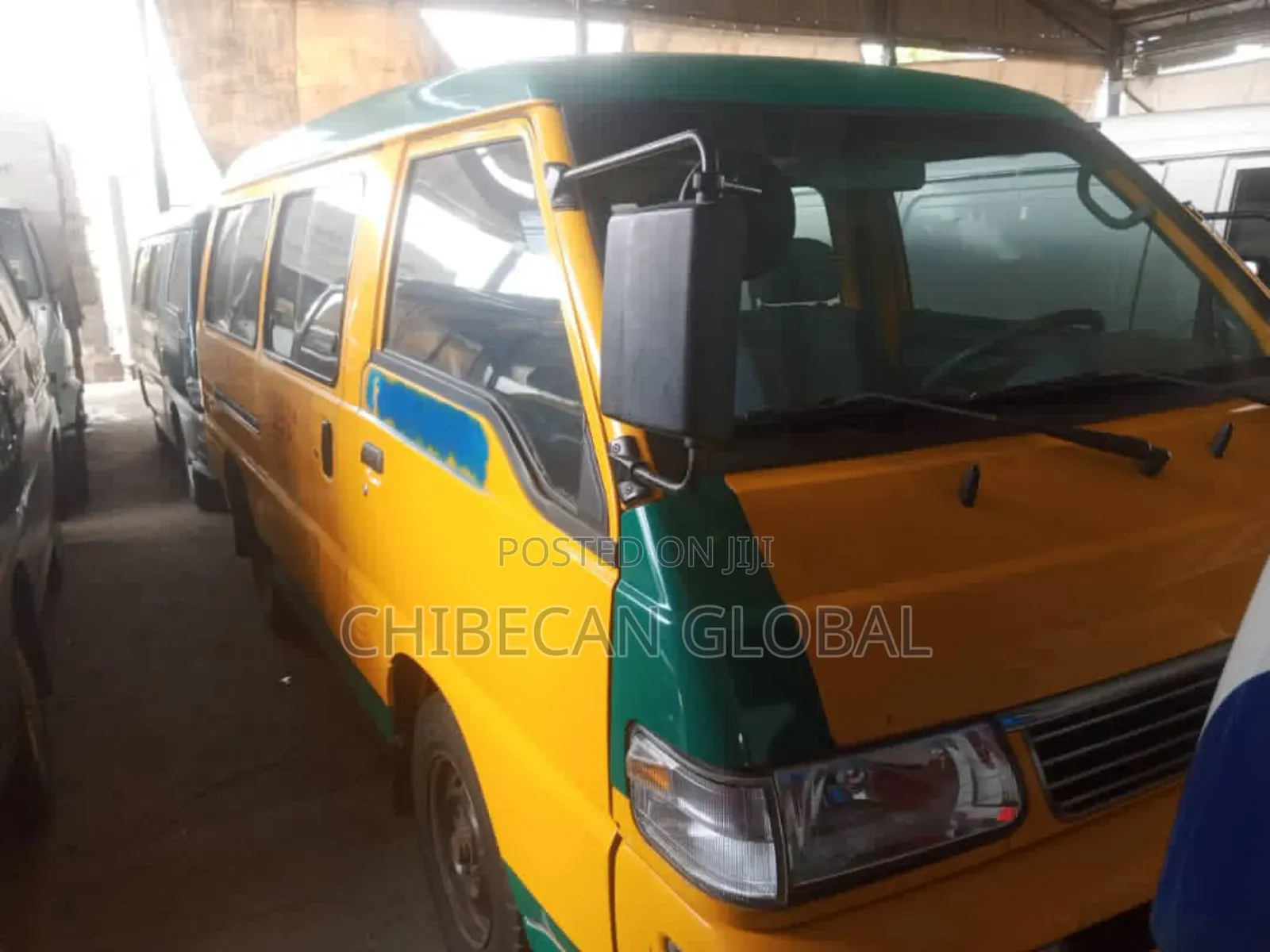 Mitsubishi L300 2010 Yellow