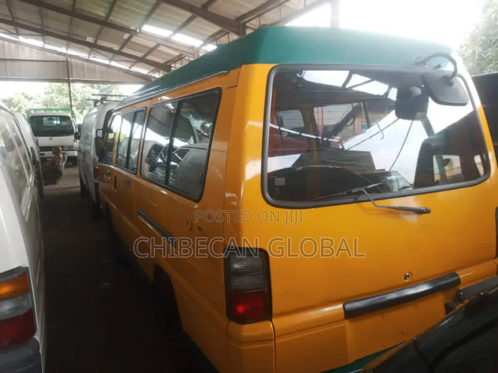 Mitsubishi L300 2010 Yellow