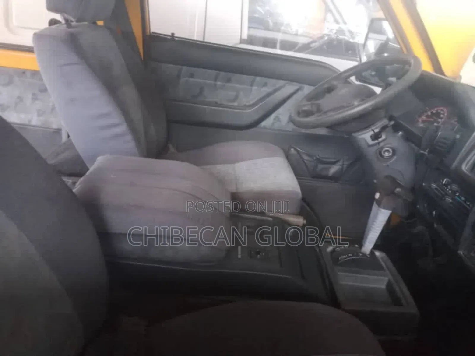 Mitsubishi L300 2010 Yellow