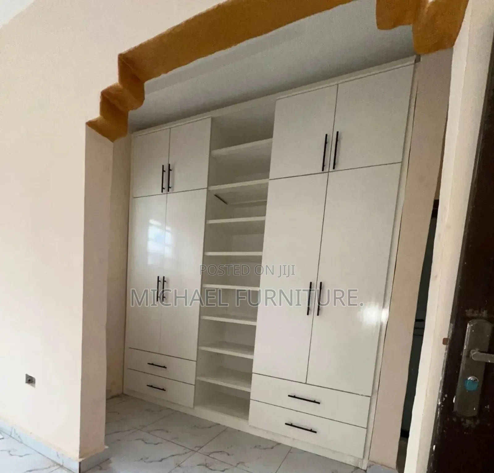 6 **8 Wardrobe