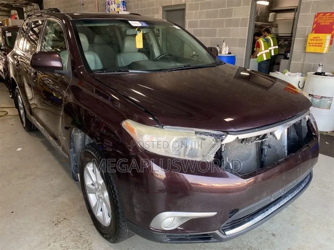 Toyota Highlander SE 2012 Red