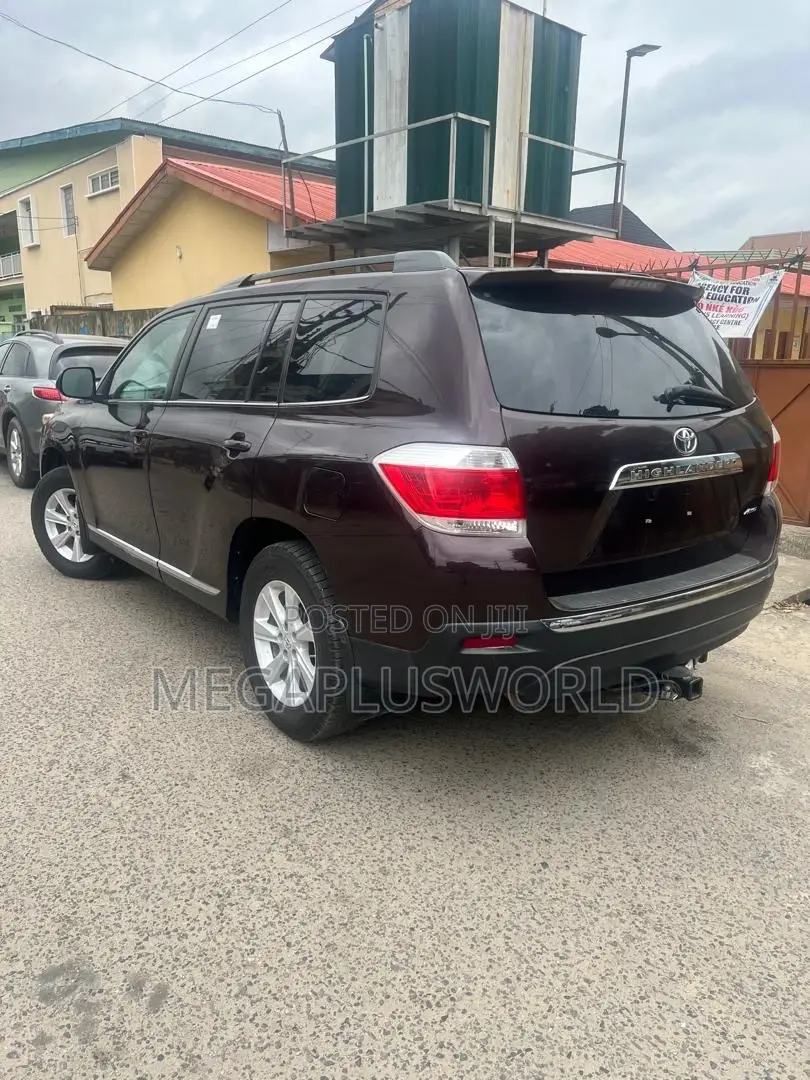 Toyota Highlander SE 2012 Red