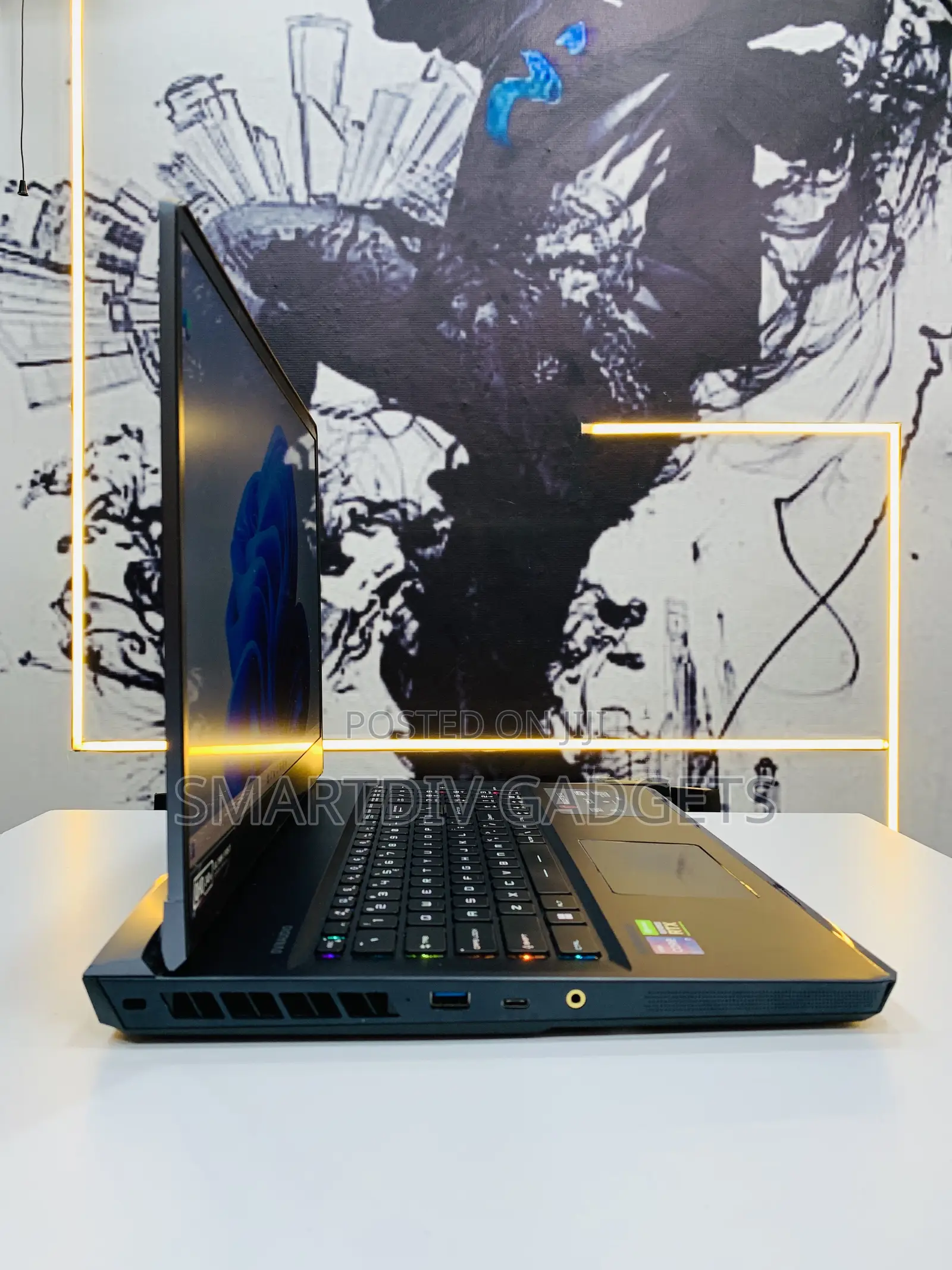 Laptop MSI Raider GE76 12UGS 32GB Intel Core i7 SSD 1T