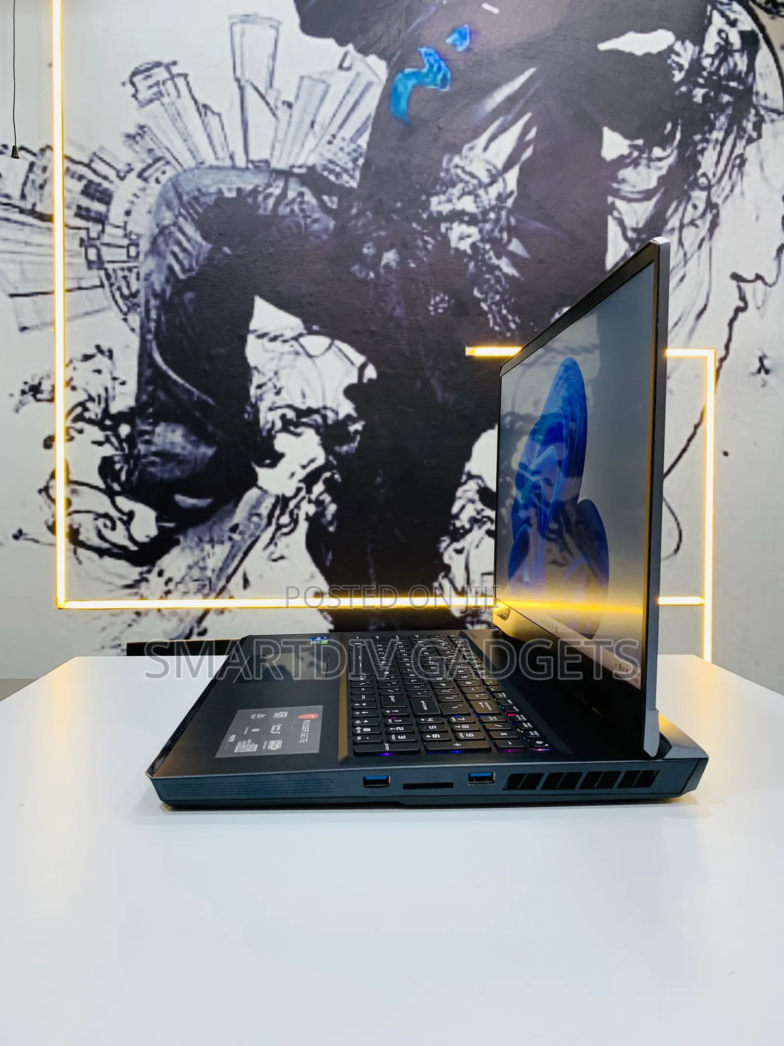 Laptop MSI Raider GE76 12UGS 32GB Intel Core i7 SSD 1T