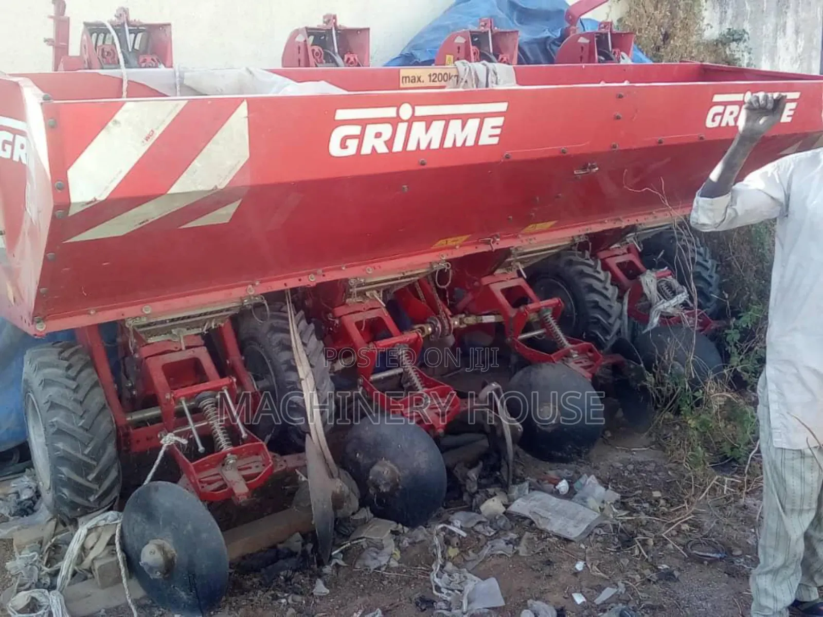 Cassava and Root Crops Harvester