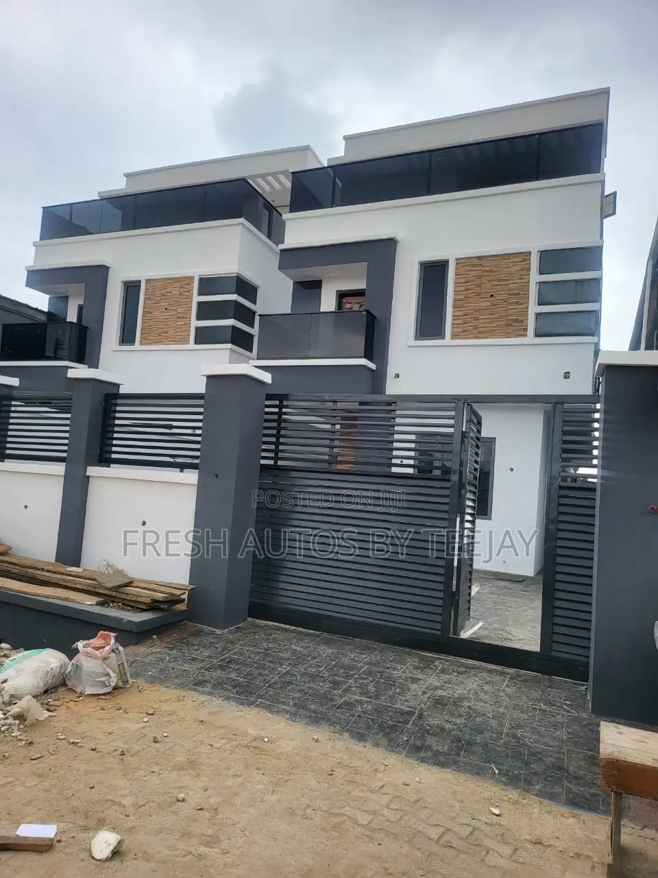 4bdrm Duplex in Omole Phase2 Estate for sale