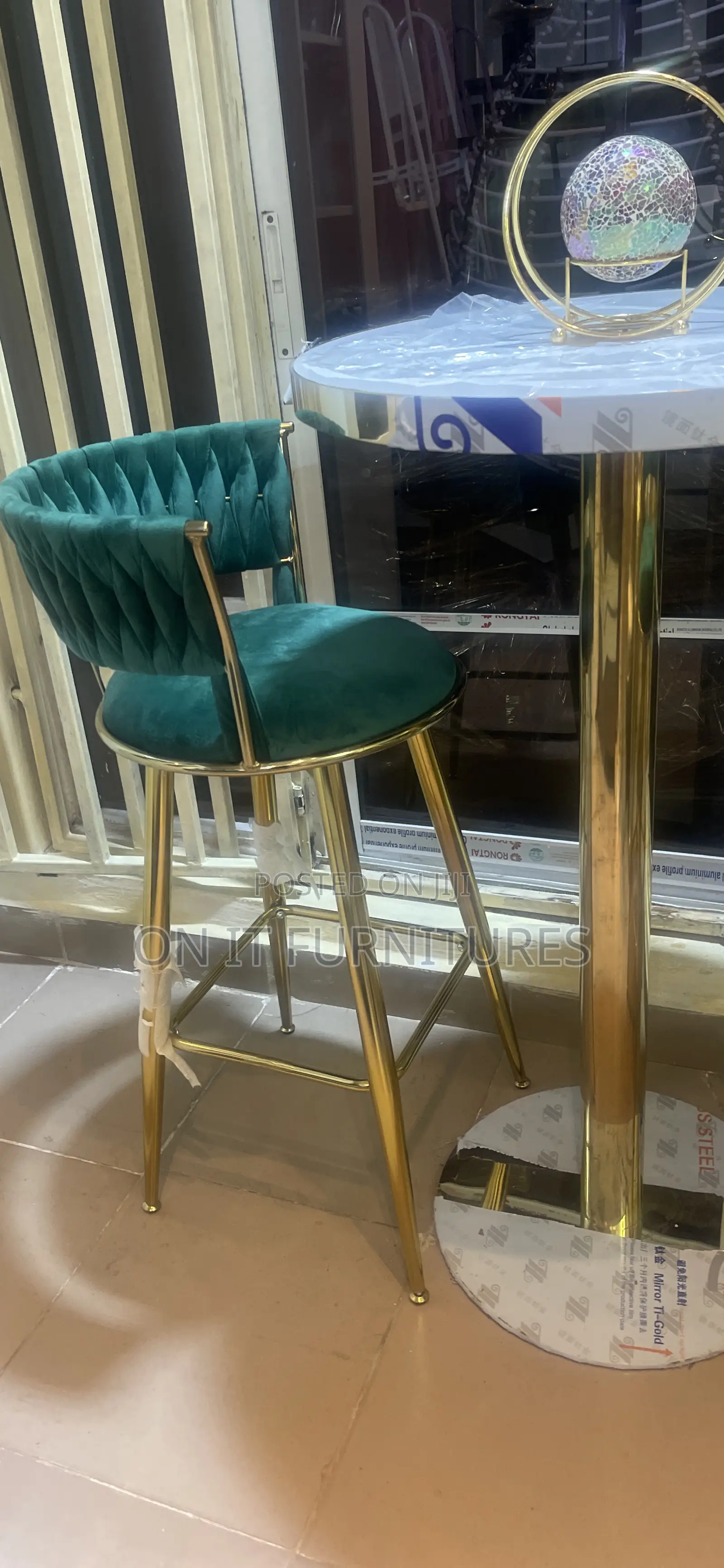 Swivel Bar Table Stool Set,Modern Industrial-for Restaurants, Cafés