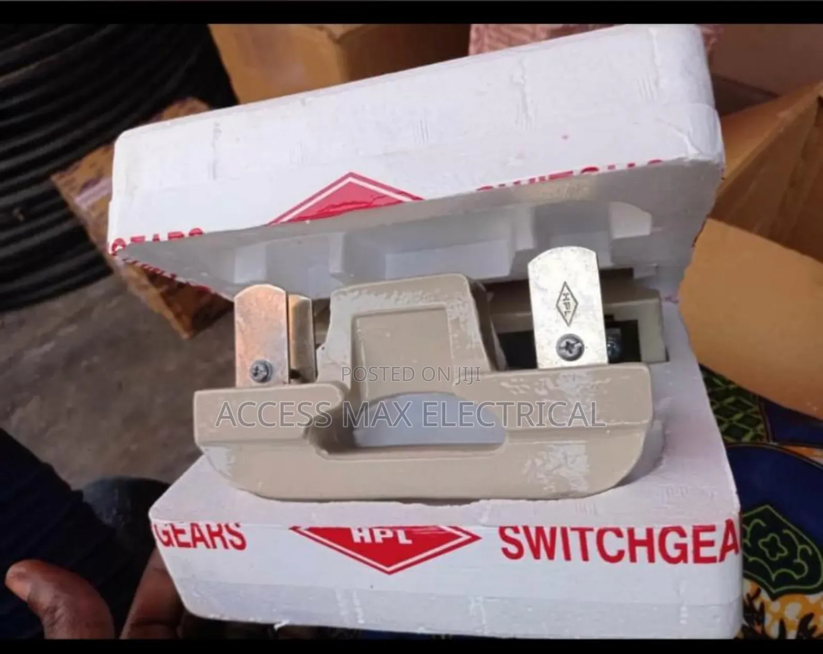 200amps.  H . P .  L  Cut Out