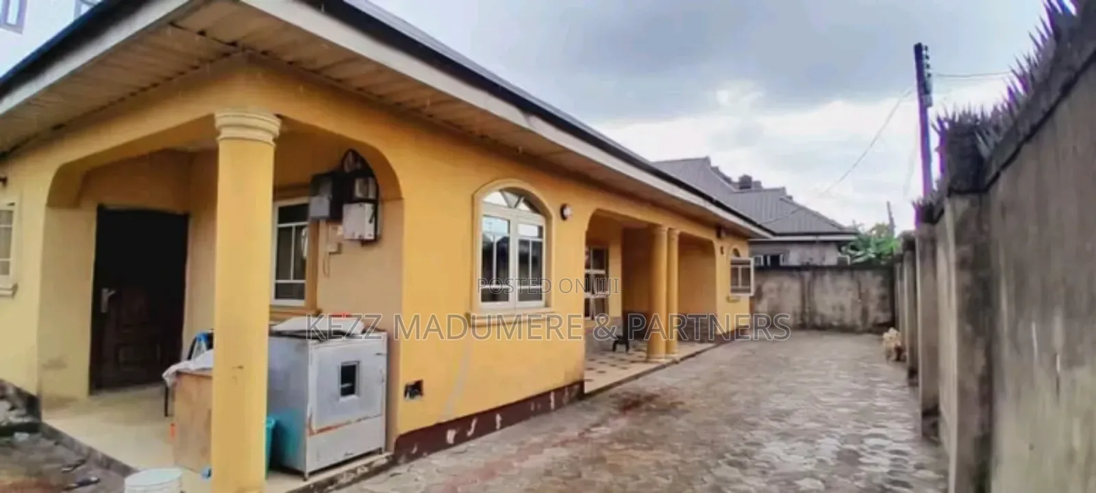 4bdrm Bungalow in Off Sars Road Port for sale