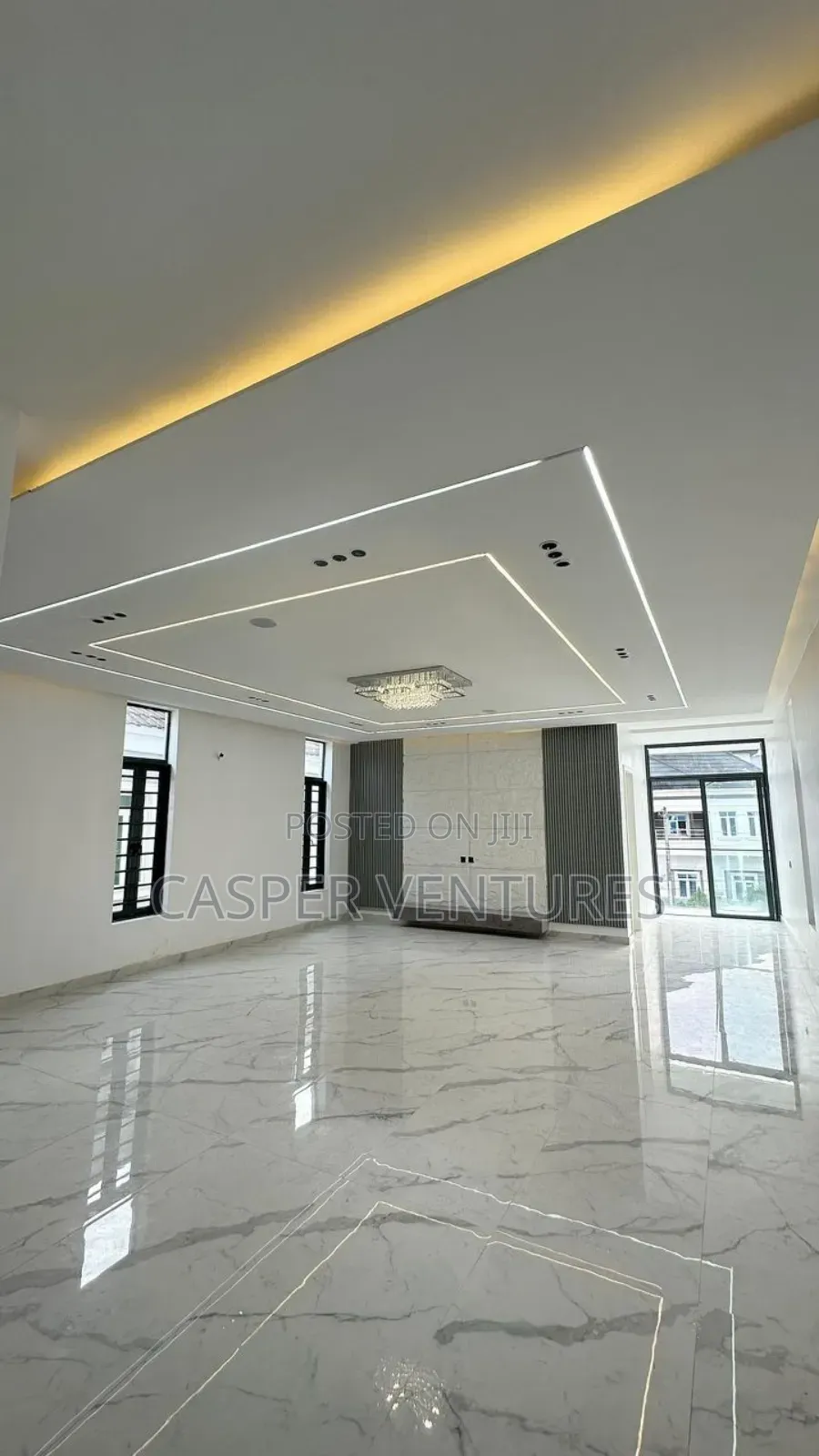 5bdrm Duplex in Chevron for sale