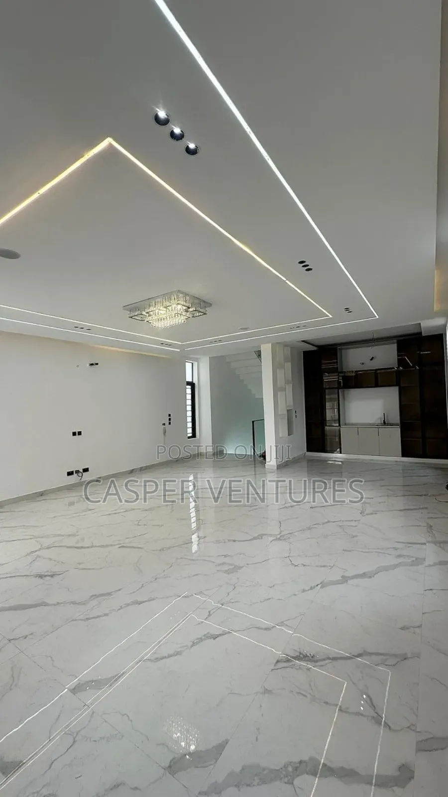 5bdrm Duplex in Chevron for sale