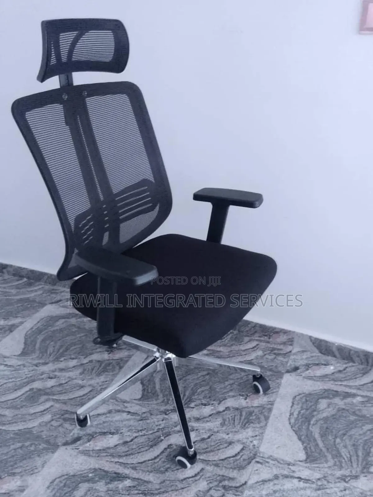Office Chair With Adjustable Hand
