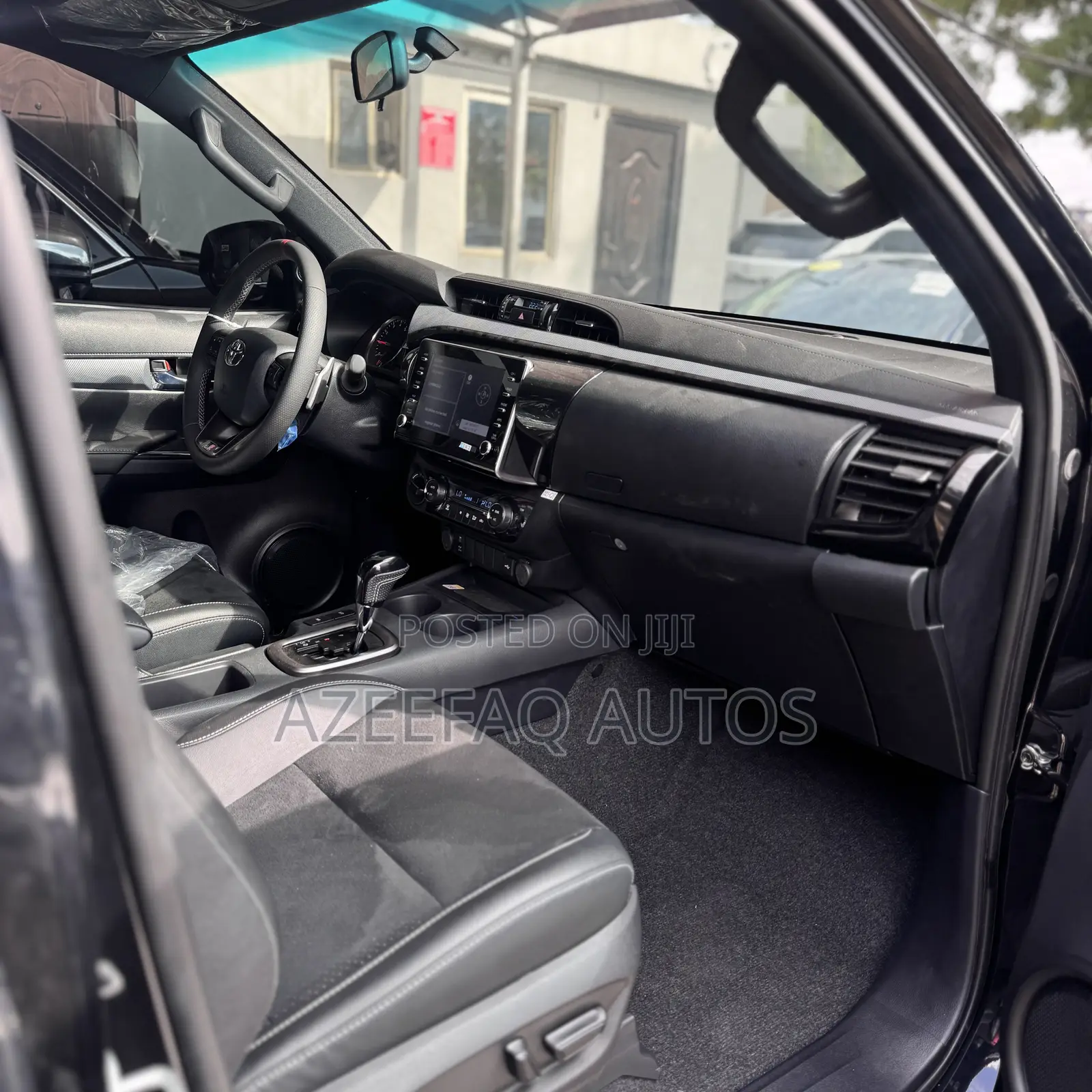 New Toyota Hilux 2025 Black