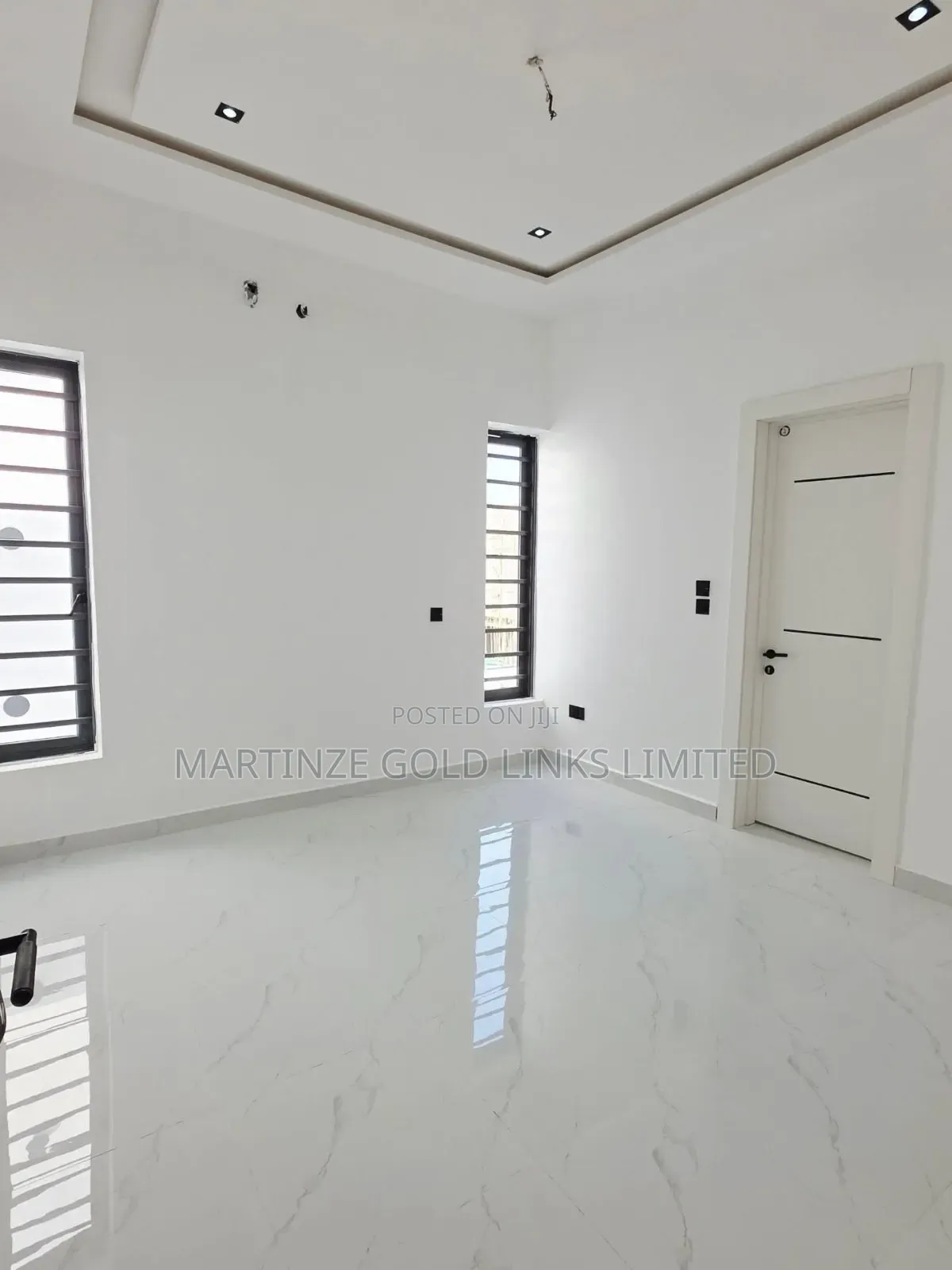 High Grade Luxurious Tiles