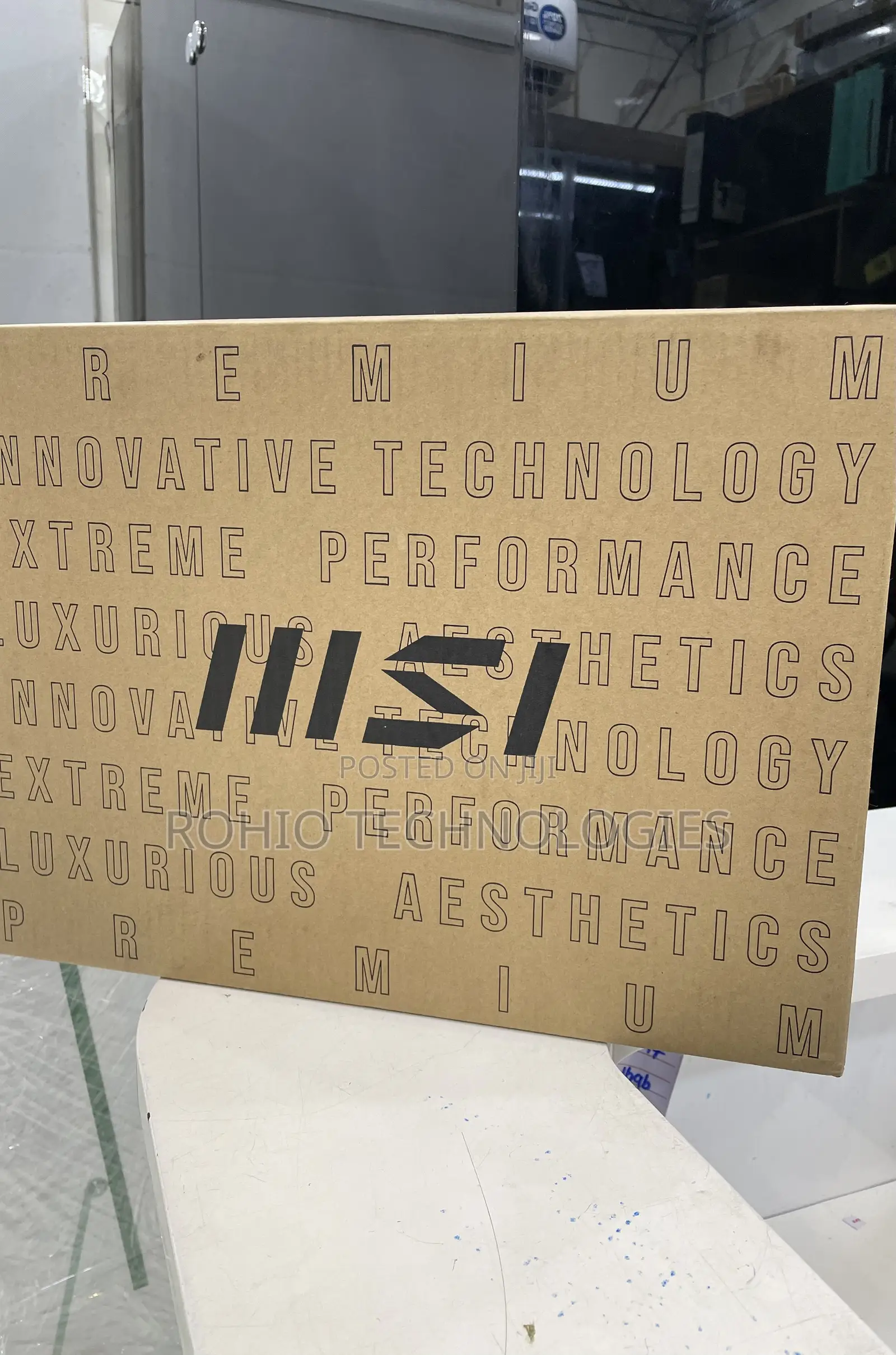 New Laptop MSI Stealth 14 Studio A13VF 16GB Intel Core I5 SSD 512GB