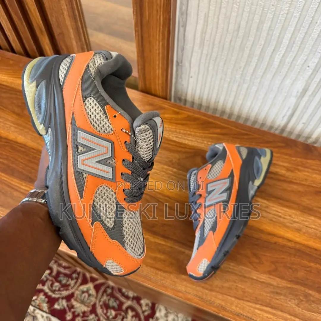 Original New Balance 2010 Castle Rock Light Suede Sneakers