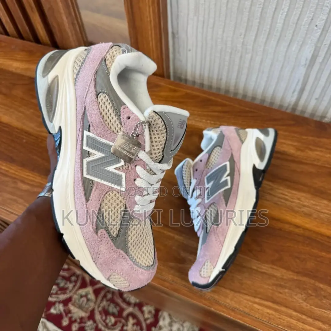 Original New Balance 2010 Castle Rock Light Suede Sneakers