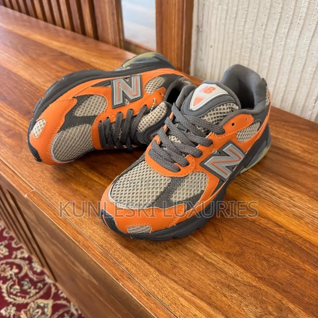 Original New Balance 2010 Castle Rock Light Suede Sneakers