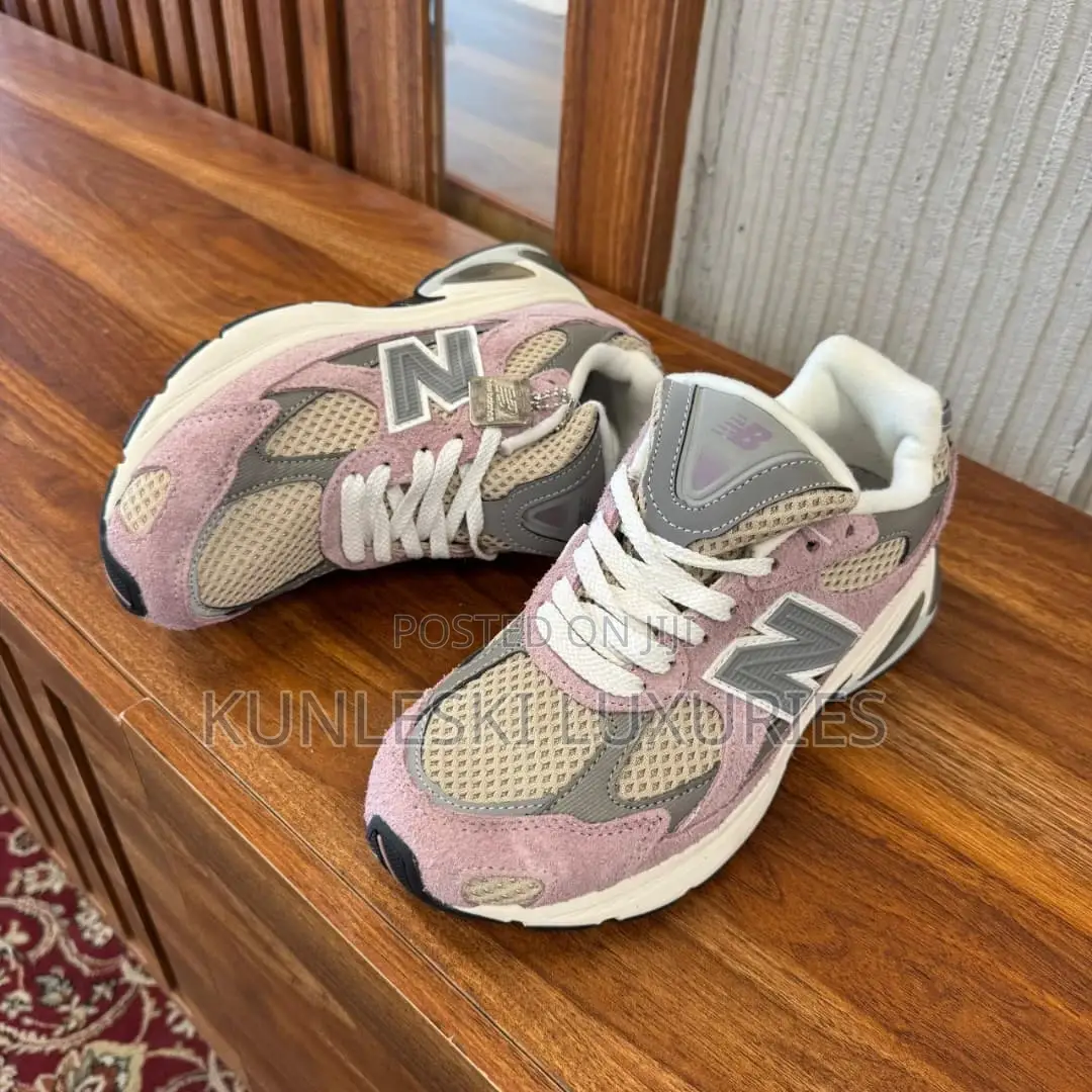 Original New Balance 2010 Castle Rock Light Suede Sneakers