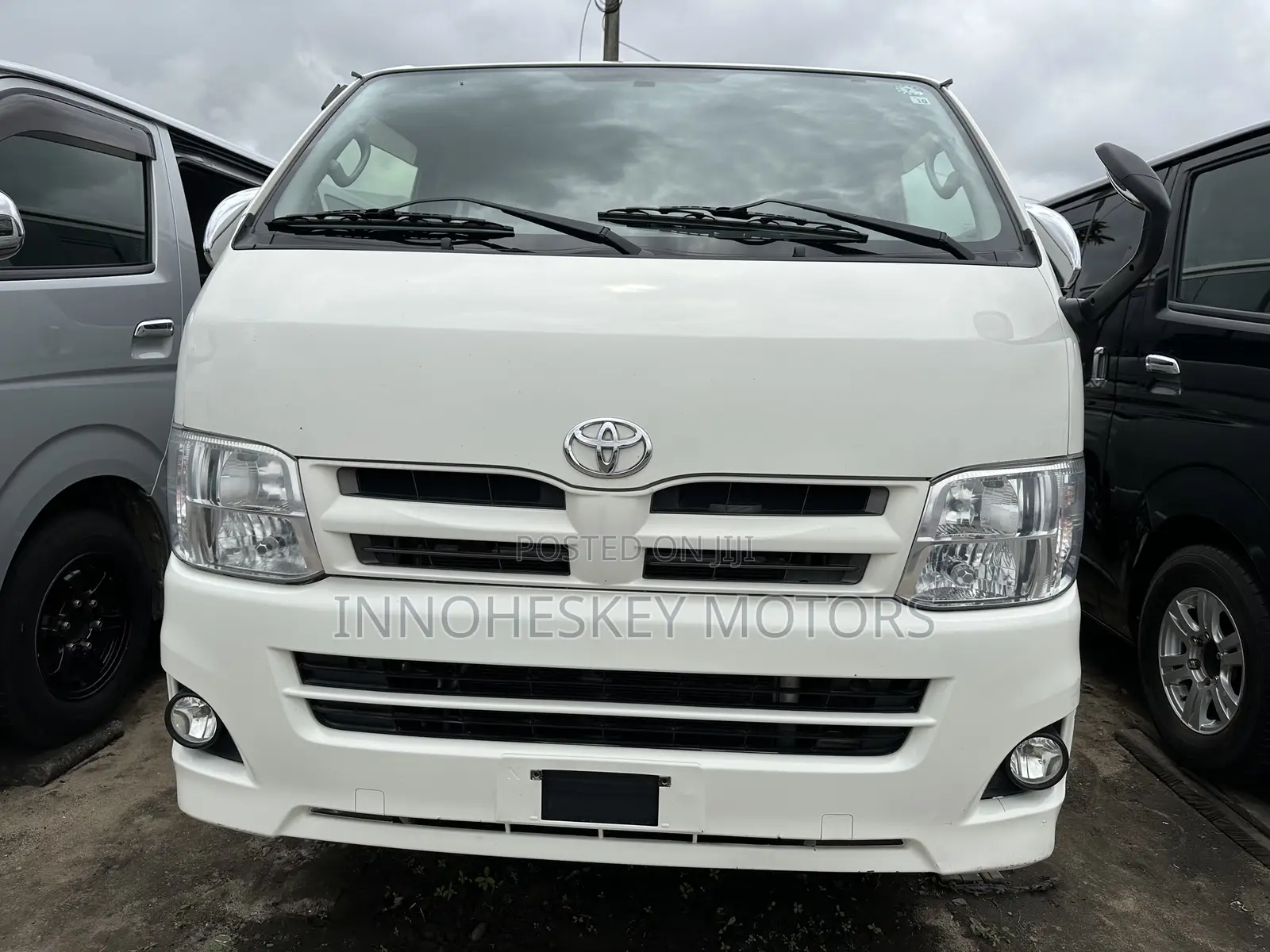 Toyota HiAce 2013 White