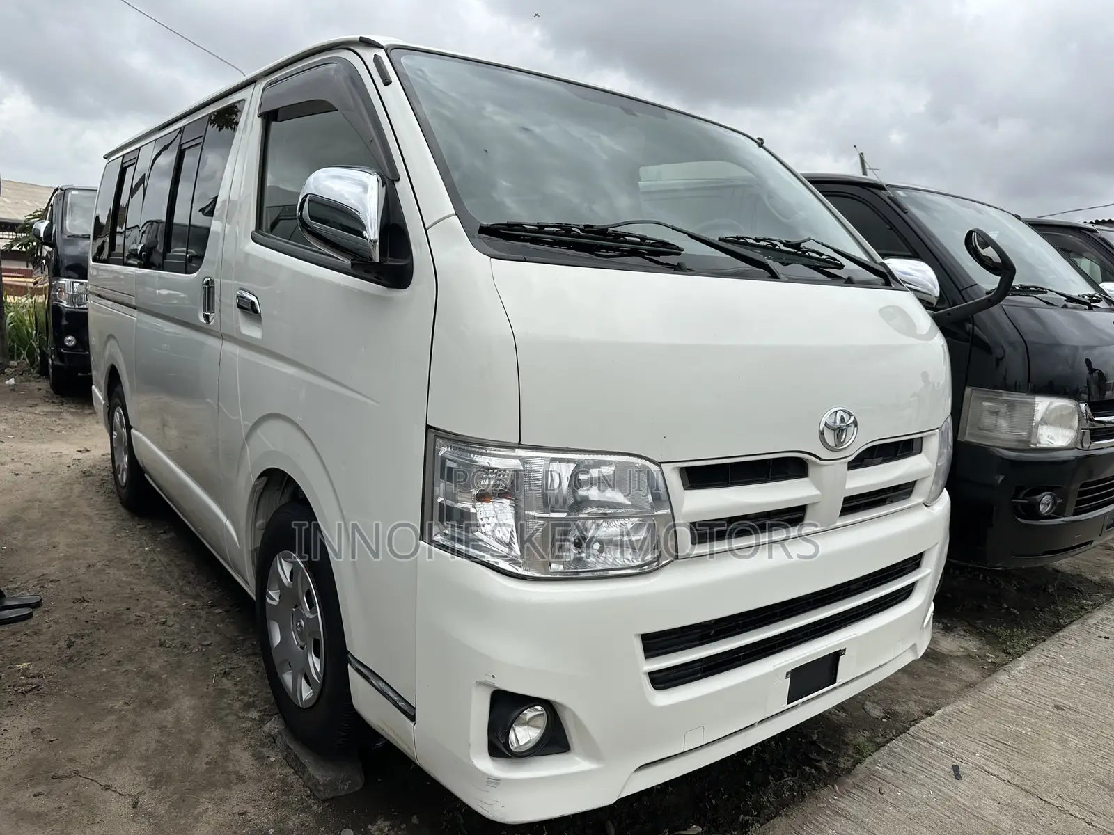 Toyota HiAce 2013 White
