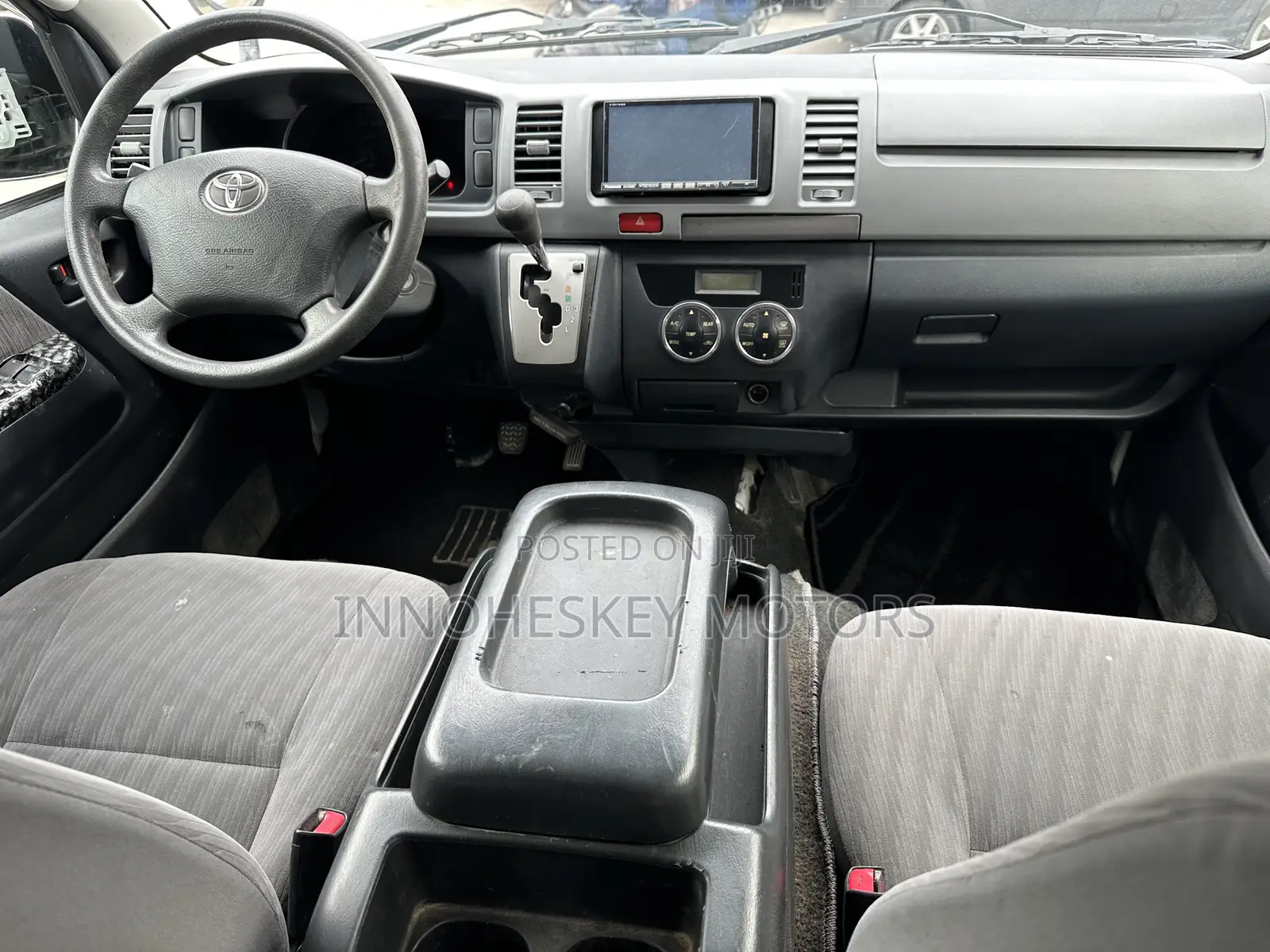Toyota HiAce 2013 White
