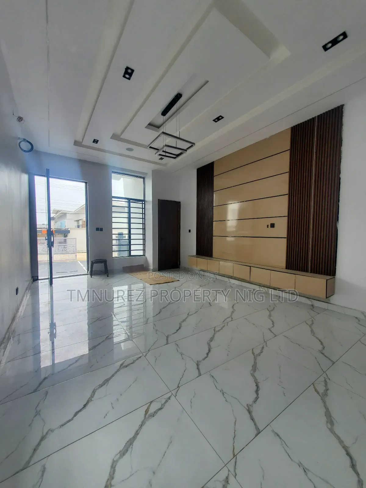 4bdrm Duplex in Ikota Estate for sale