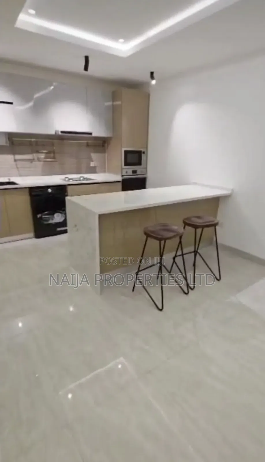 3bdrm Penthouse in Agungi, Lekki for sale