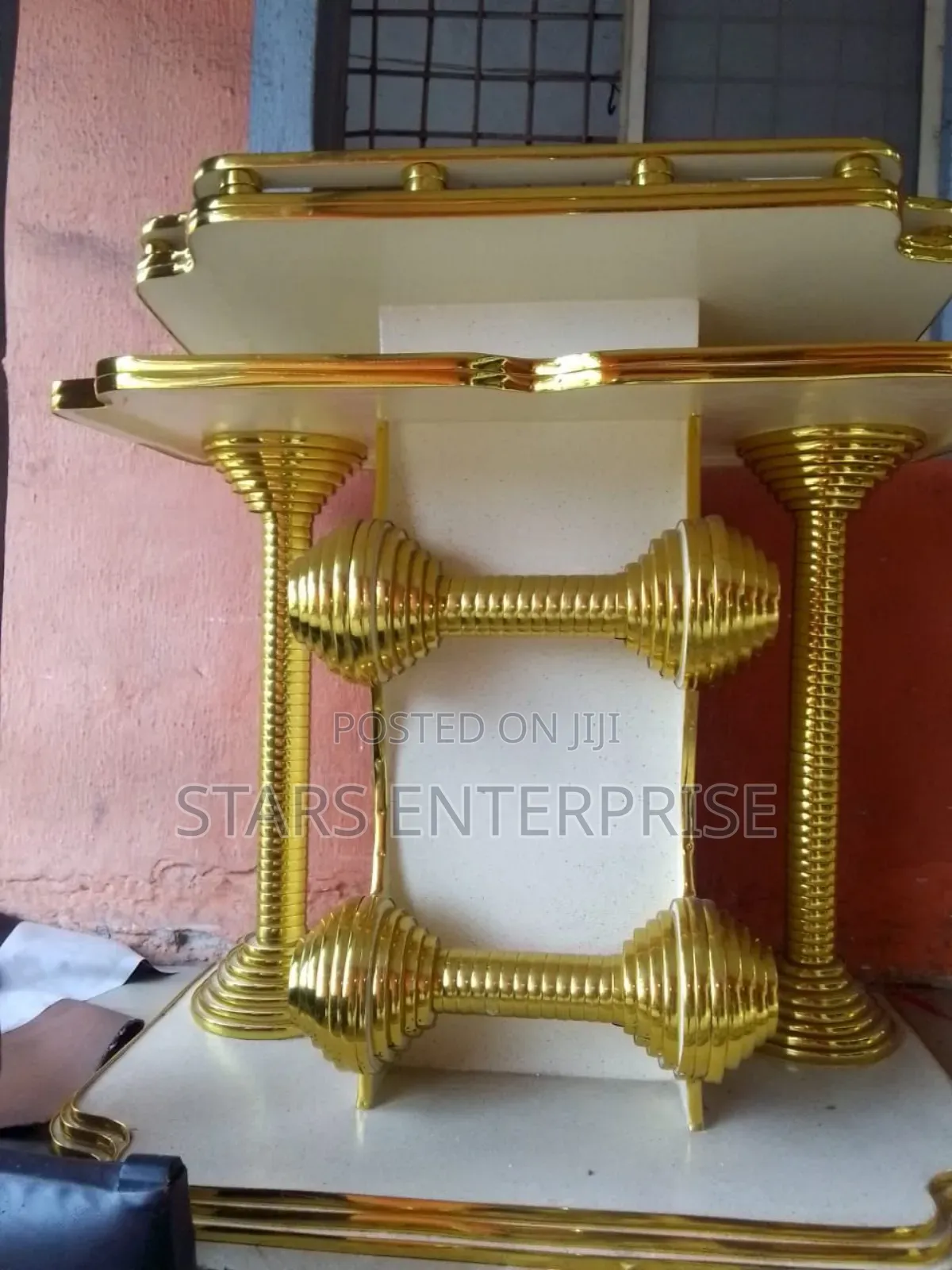 Church Pulpit / Pulpit of Praise