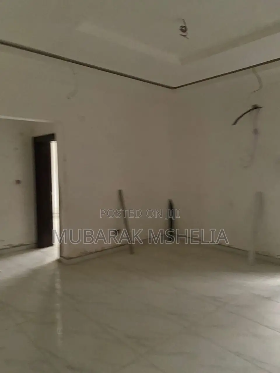 5bdrm Duplex in Idu Industrial for sale