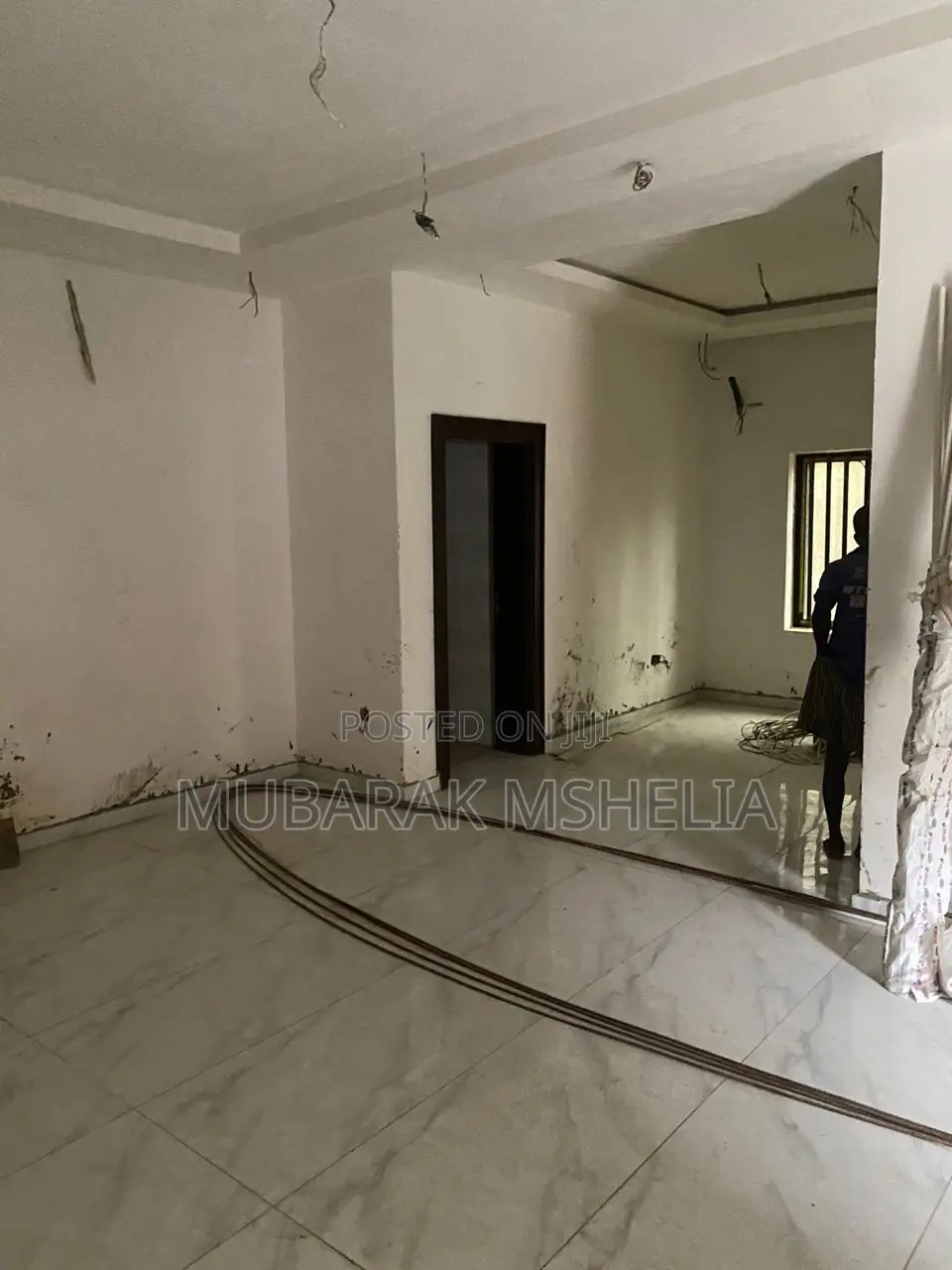 5bdrm Duplex in Idu Industrial for sale