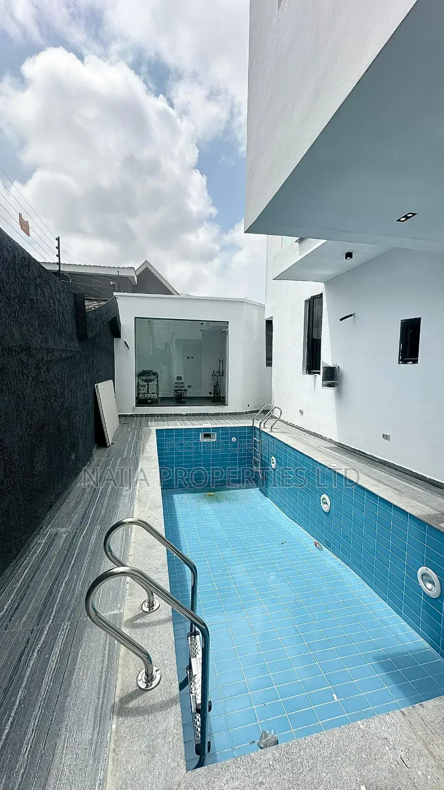 5bdrm Duplex in Lekki Phase 1 for sale