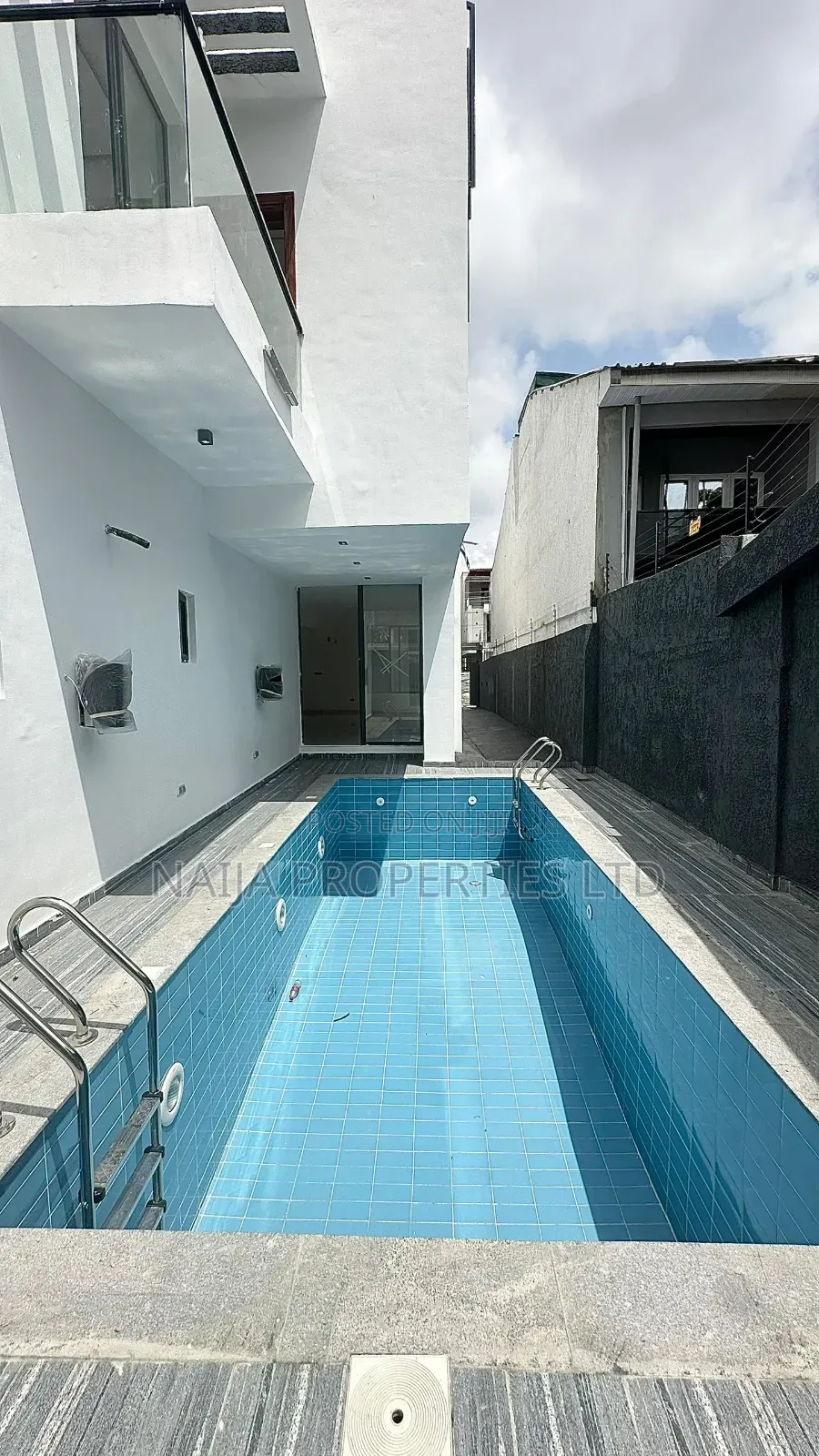 5bdrm Duplex in Lekki Phase 1 for sale
