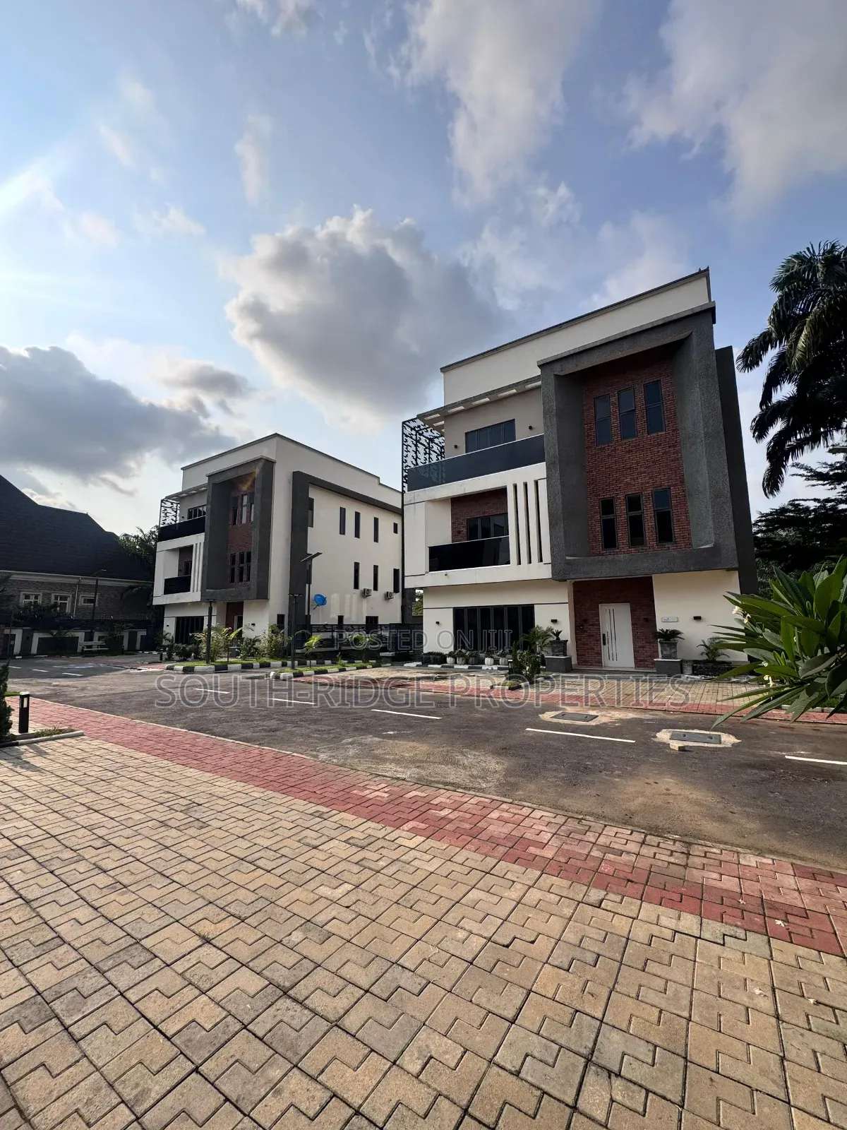 Furnished 20bdrm Duplex in Utako for sale