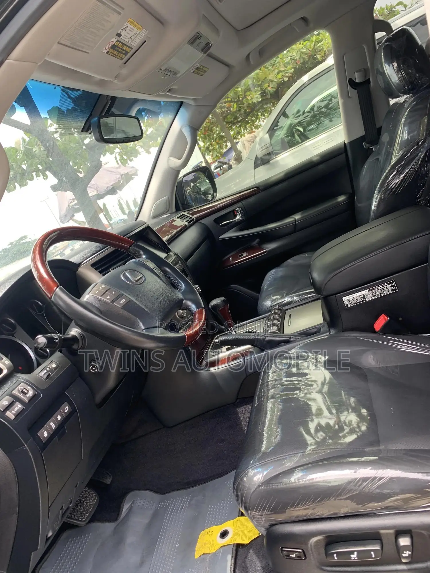 Lexus LX 570 (5 seats) AWD 2016 Black