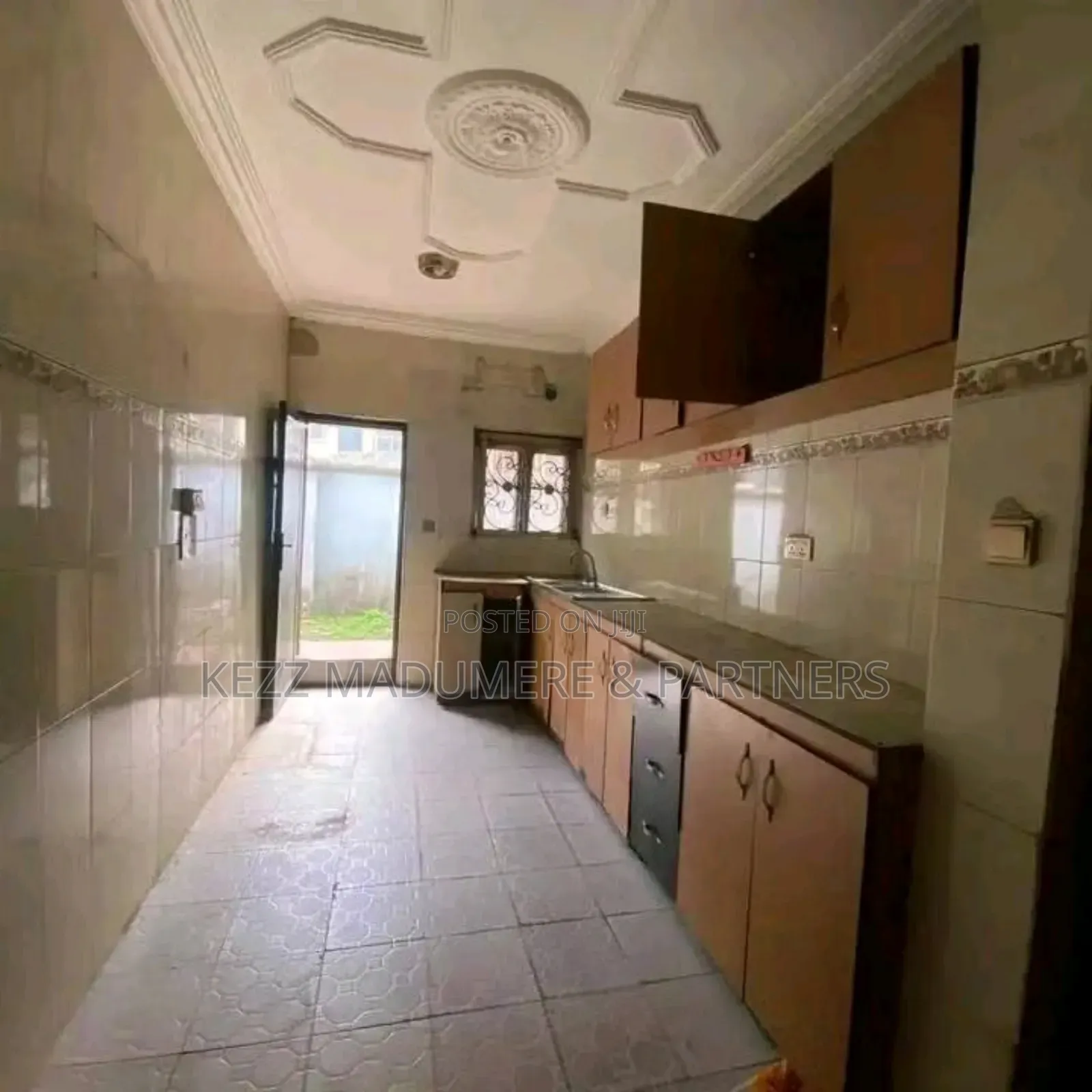 3bdrm Bungalow in Presidential Estate for sale