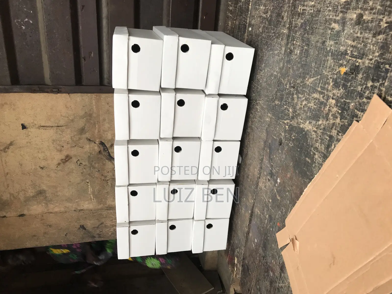 Very Neat and Affordable White Shoe Box Carton