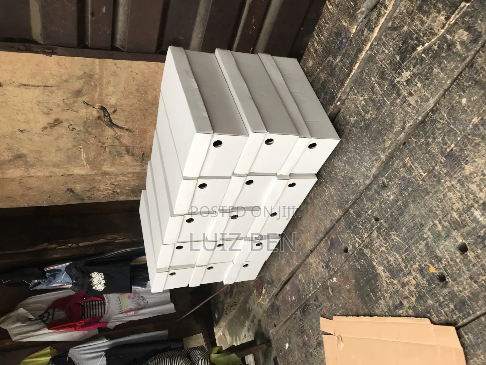Very Neat and Affordable White Shoe Box Carton
